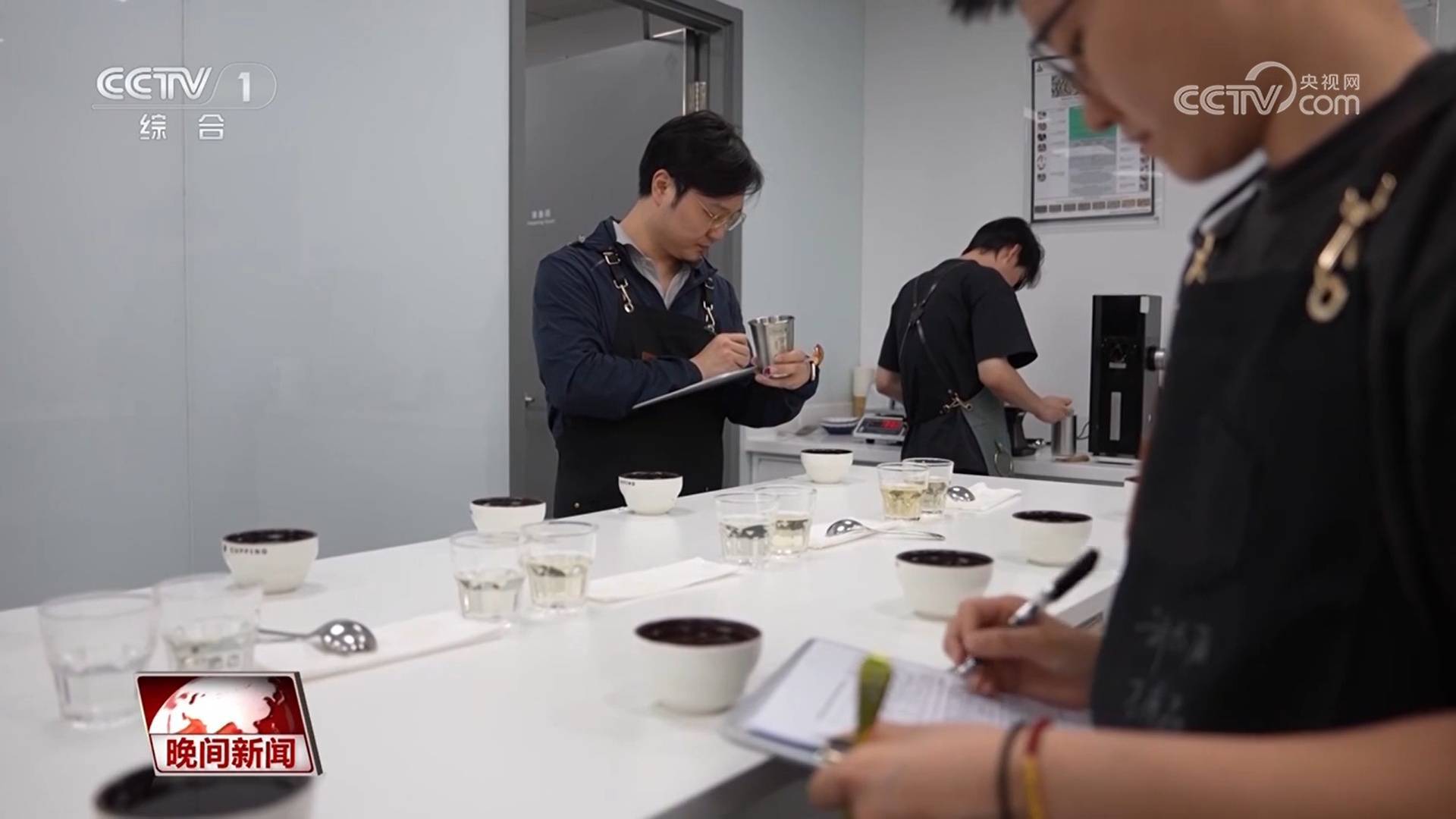 职业】咖啡品鉴师:闻香识“咖”CQ9电子登录注册【年轻人的新(图2) 职业】咖啡品鉴师:闻香识“咖”CQ9电子登录注册【年轻人的新(图2)